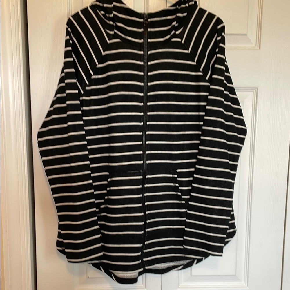 Women’s 14-16 Lane Bryant Black/White Striped Women's Jacket Hooded Pockets
